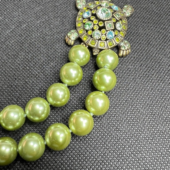 Heidi Daus Turtle Necklace & Earrings Set “Simply Irresistible” Green Crystals - Picture 6 of 14